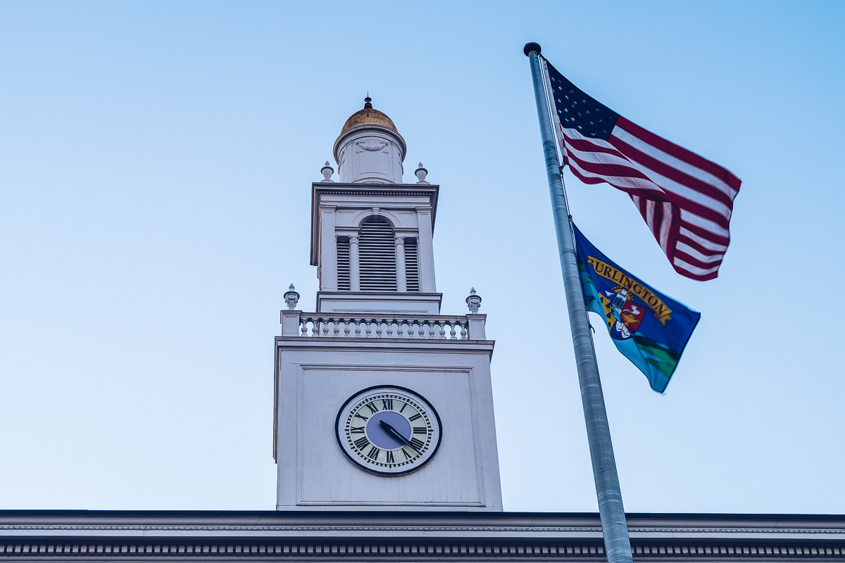 Refuse to hibernate Burlington City Hall drapeau