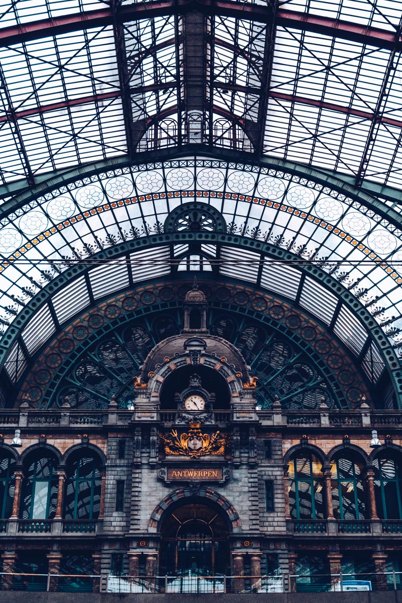 Refuse to hibernate Anvers hall de gare