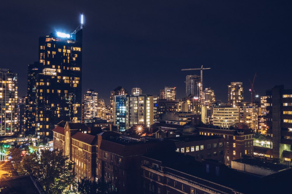 Refuse to hibernate Vancouver Guesttoguest downtown de nuit