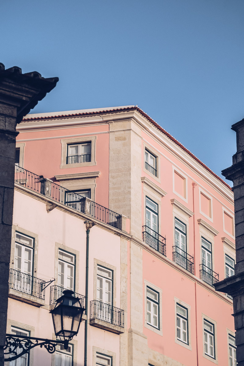 Refuse to hibernate Lisbonne immeuble rose