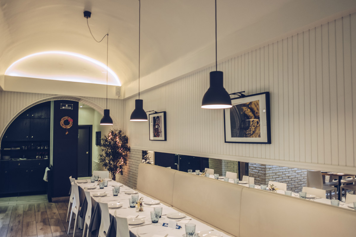 Refuse to hibernate Portugal Olhao lagar mar restaurant table