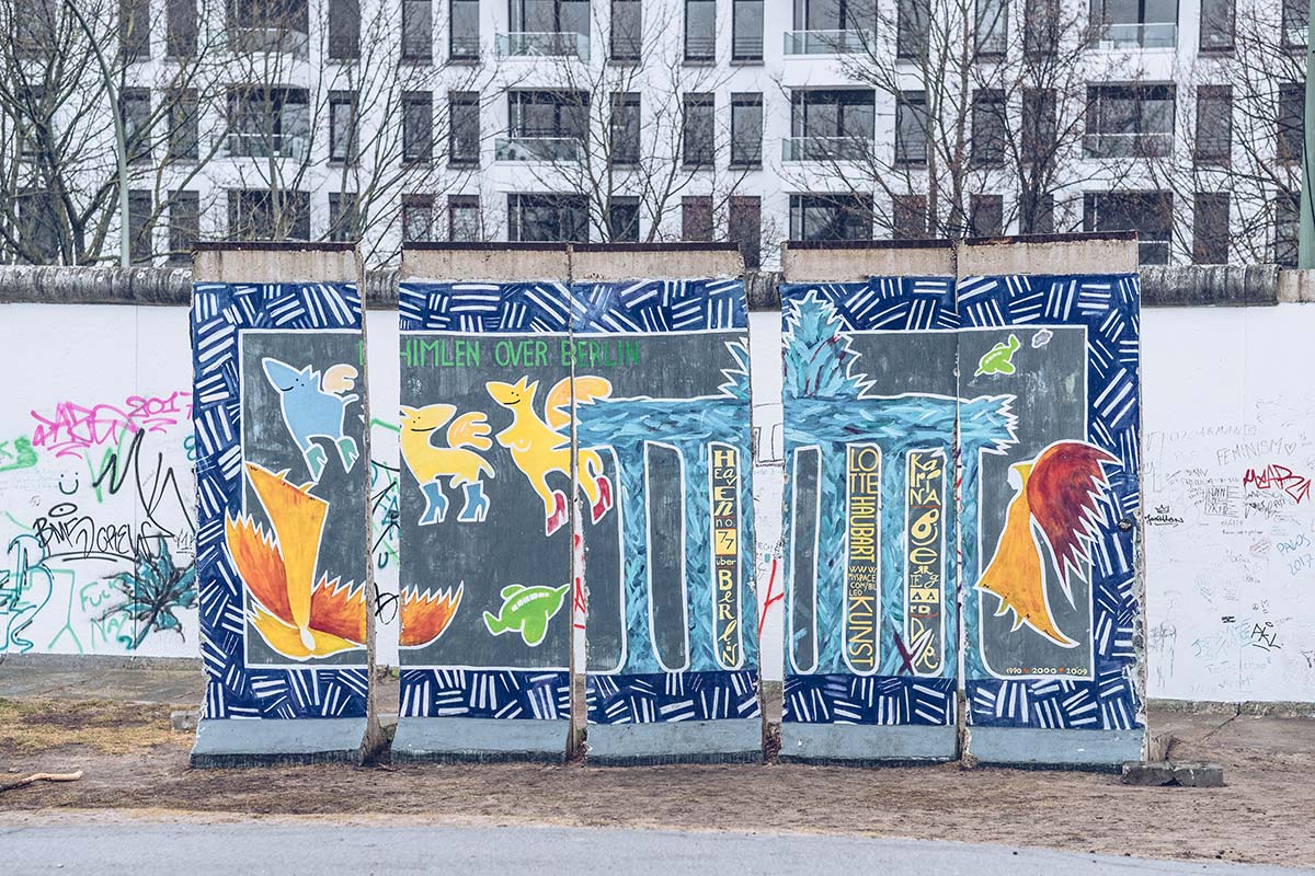 Refuse to hibernate Berlin East Side Gallery himlen over Berlin