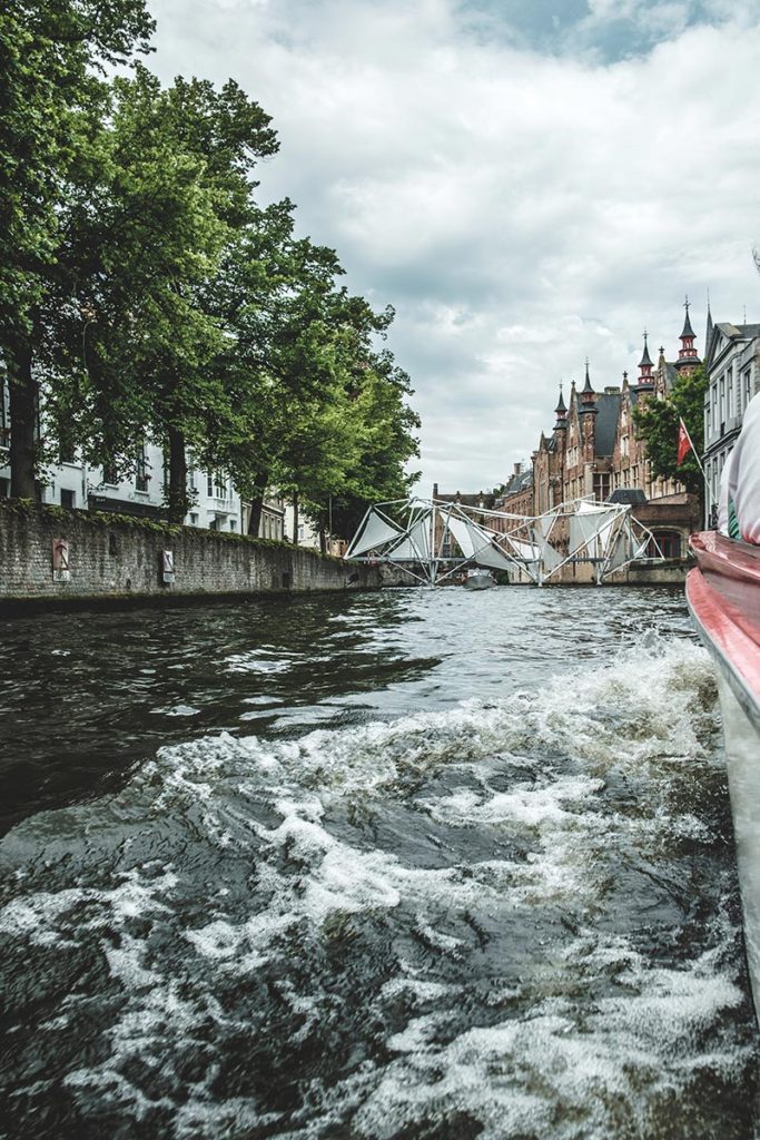 Refuse to hibernate Bruges Brug depuis un bateau