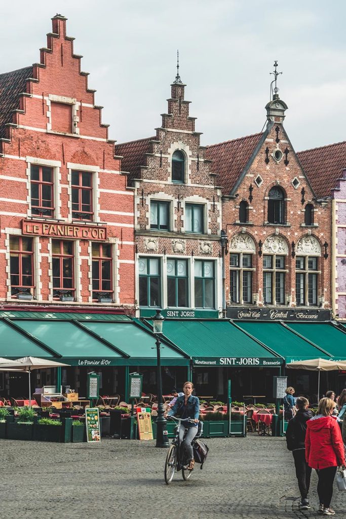 Refuse to hibernate Bruges Grand-Place maisons vélo