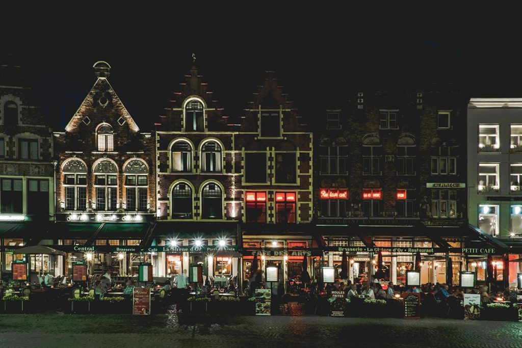 Refuse to hibernate Bruges Grand-Place restaurants de nuit