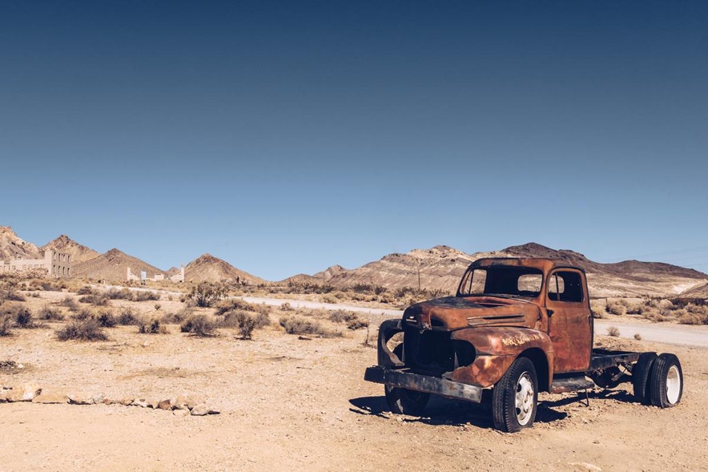 Refuse to hibernate Death Valley rhyolite désert camion