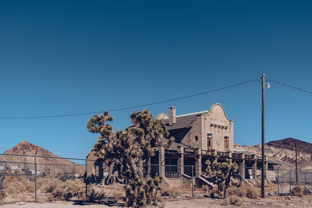 Refuse to hibernate Death Valley rhyolite désert maison