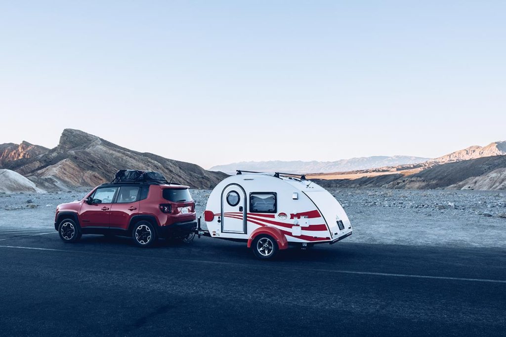 Refuse to hibernate Death Valley zabriskie point caravane