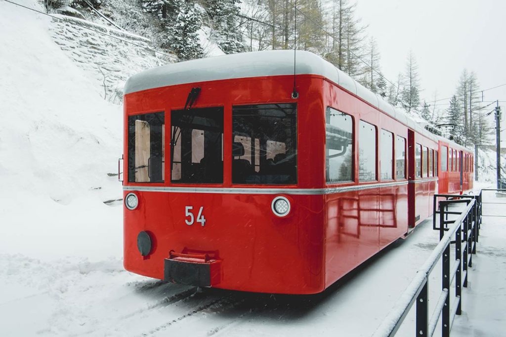Chamonix train neige Chemin de fer du Montenvers Refuse to hibernate