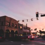 Los Angeles refuse to hibernate Venice Beach coucher de soleil lettres
