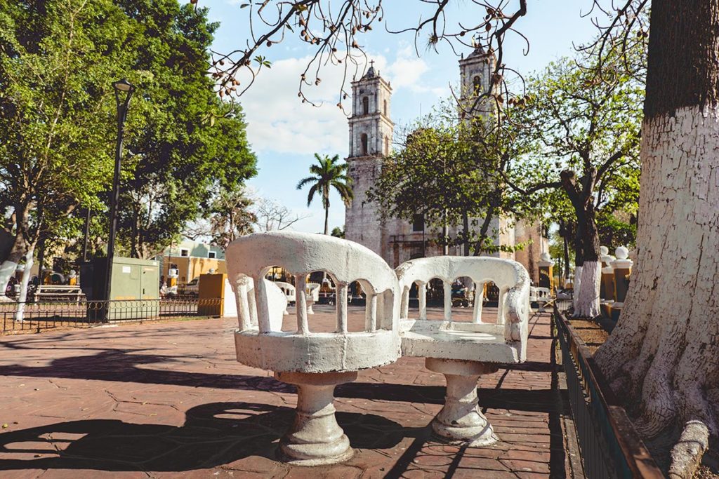 Valladolid Parque Central Francisco Canton sièges blancs Refuse to hibernate