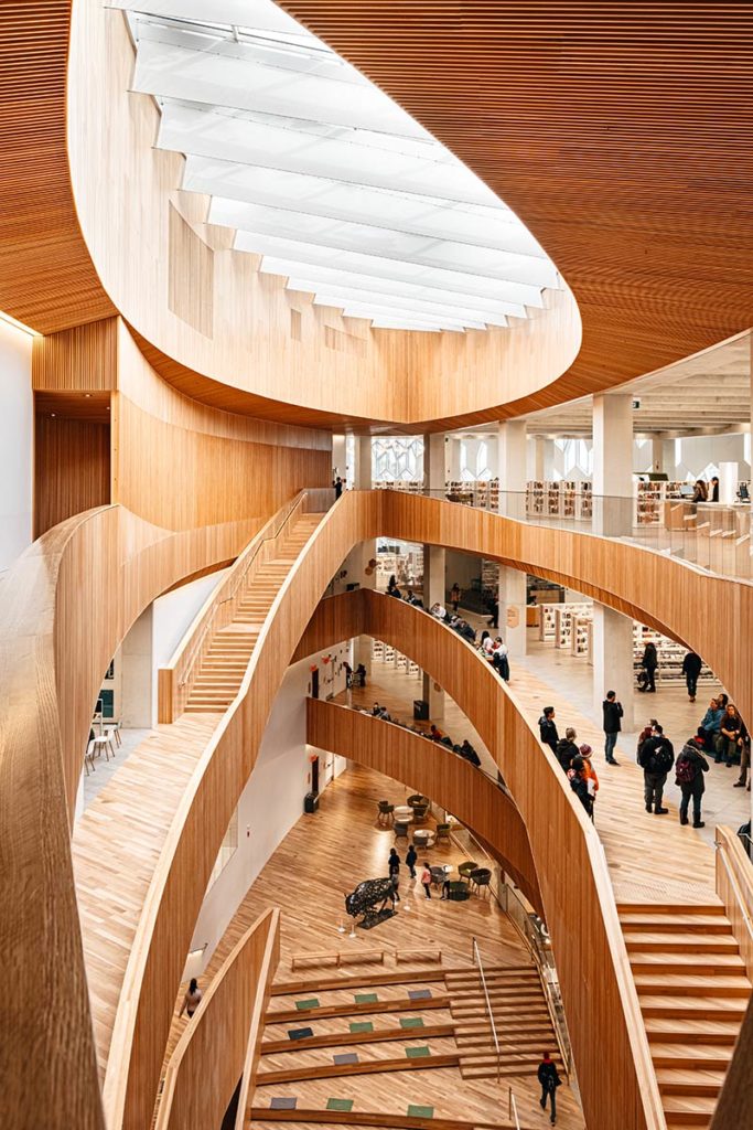vue dernier escalier bibliothèque Calgary Refuse to hibernate